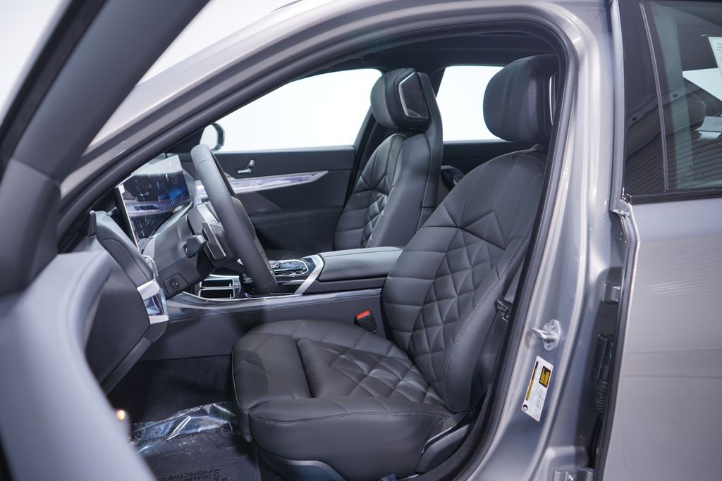 Thumbnail: 2026 BMW 7 Series - 7