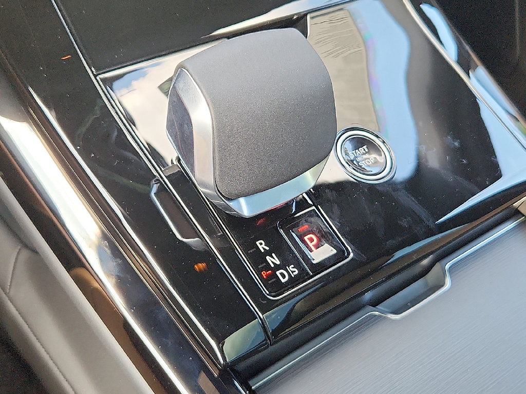Thumbnail: 2026 Land Rover Range Rover Sport - 7