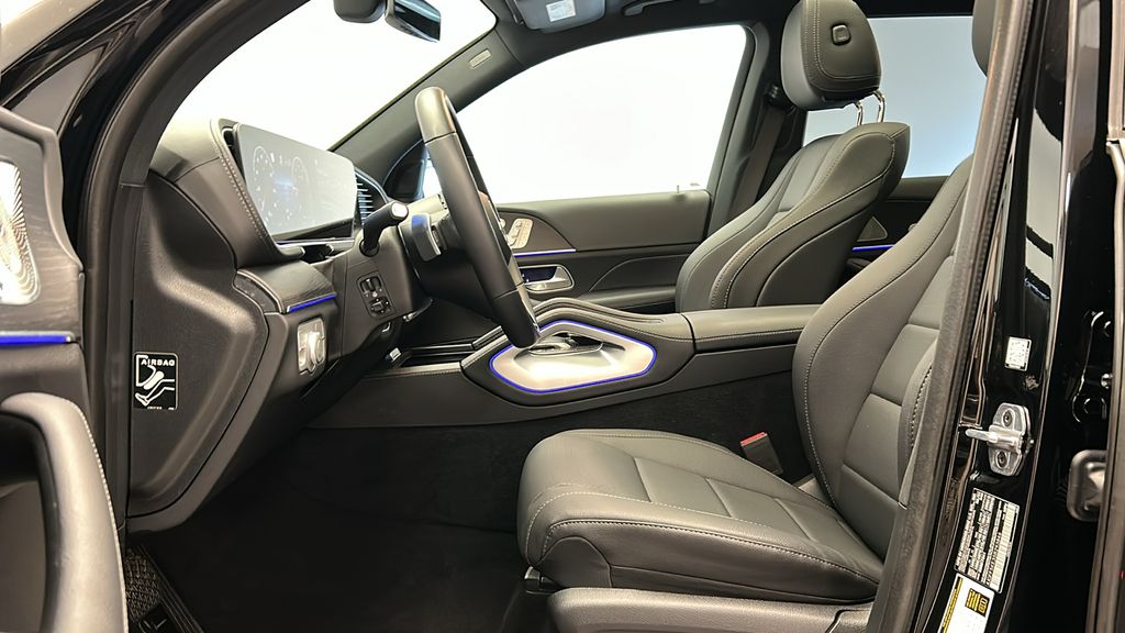 2025 Mercedes-Benz GLS 450 4MATIC 12