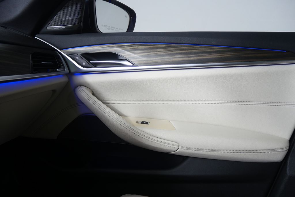 Thumbnail: 2023 BMW 5 Series - 31