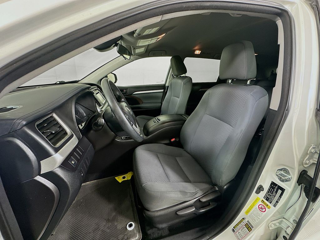 Thumbnail: 2017 Toyota Highlander - 20