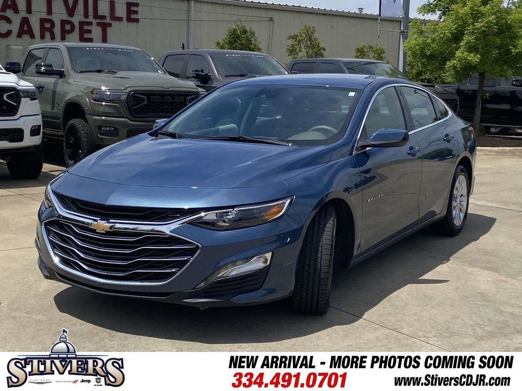 2025 Lakeshore Blue Metallic Chevrolet Malibu LT FWD Sedan