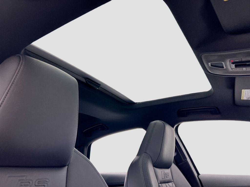 Thumbnail: 2025 Audi RS 3 - 17