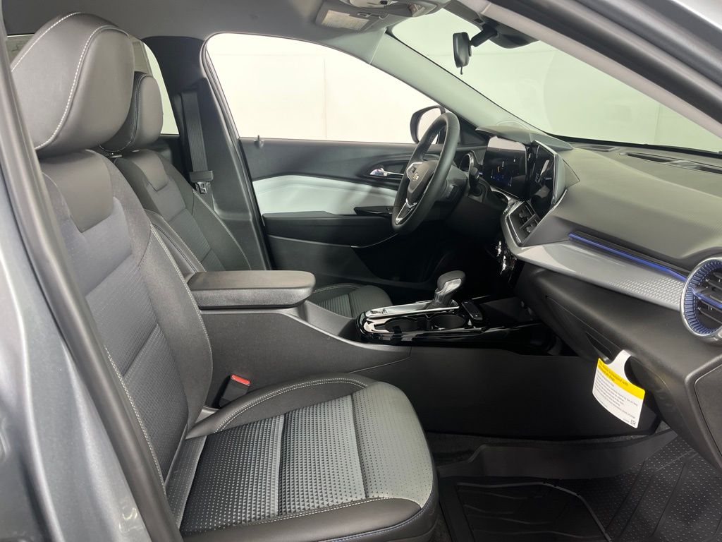 Thumbnail: 2026 Chevrolet Trax - 5