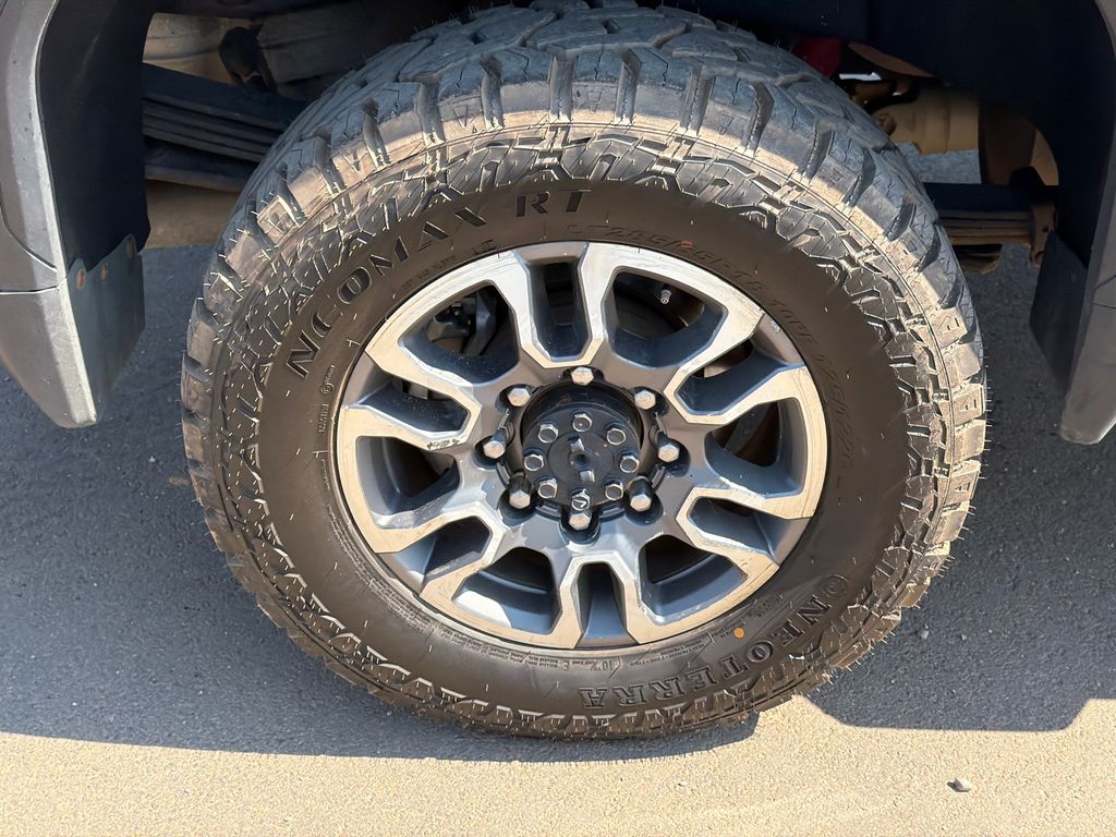 Used 2024 Gray GMC SLE image 17