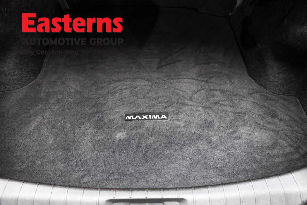 Used 2018 Silver Nissan Platinum image 9