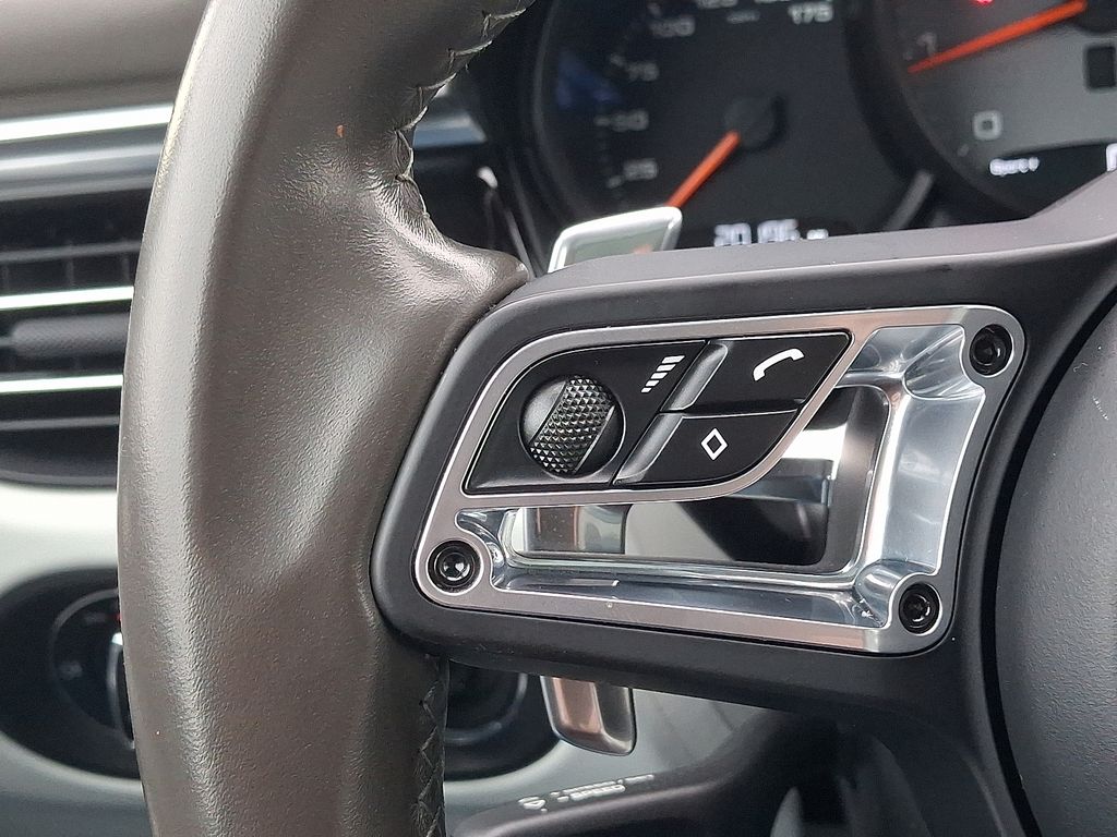 Thumbnail: 2020 Porsche Macan - 24