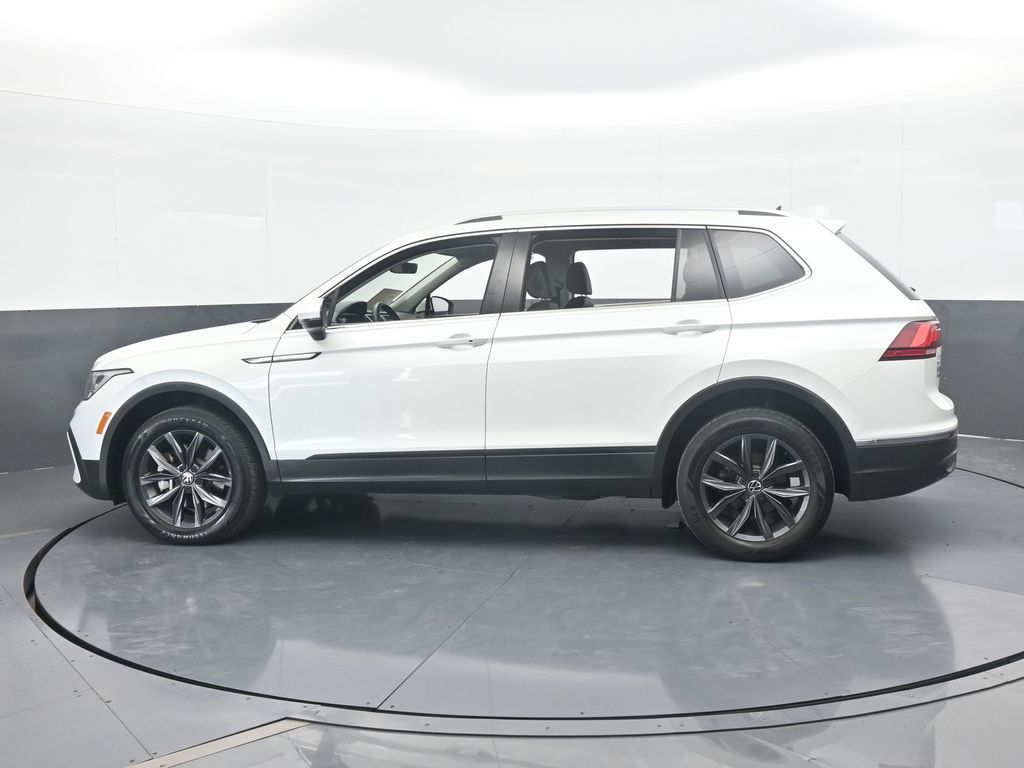 2023 Volkswagen Tiguan SE's photo