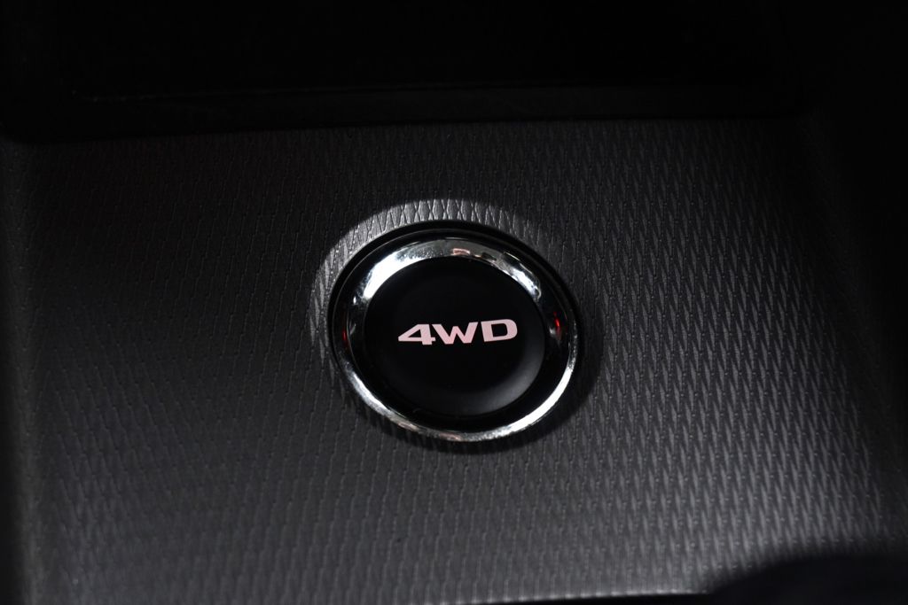 Used 2025  Mitsubishi 2.0 SE image 34