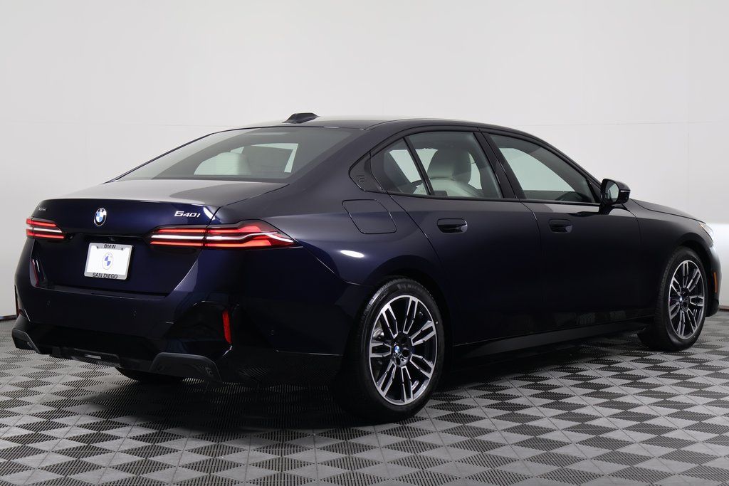 Thumbnail: 2026 BMW 5 Series - 2