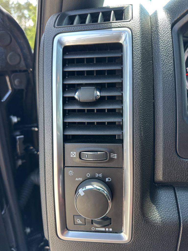 2024 Diamond Black Crystal Pearlcoat Ram 1500 Classic Warlock RWD Truck