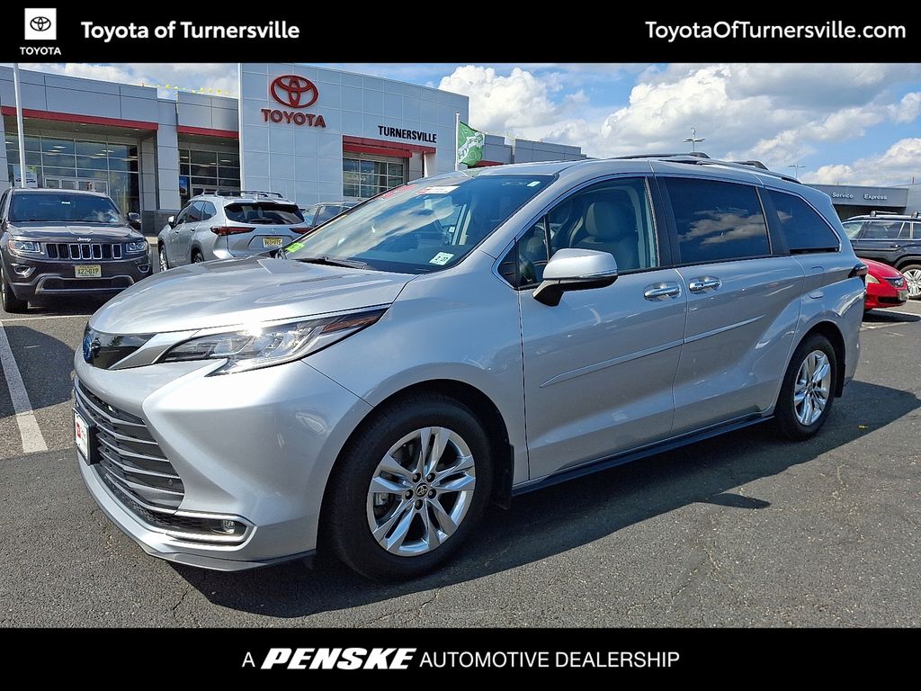 Thumbnail: 2022 Toyota Sienna - 1