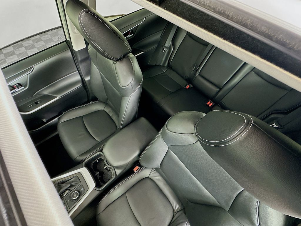 2022 Toyota RAV4 XLE 21