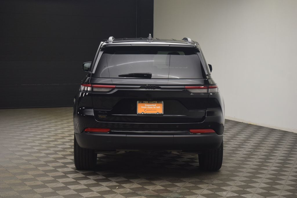 used 2024 Jeep Grand Cherokee car, priced at $32,000