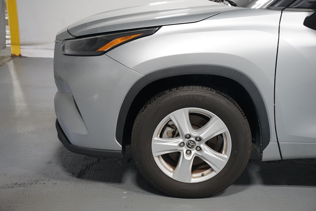 Thumbnail: 2023 Toyota Highlander - 5