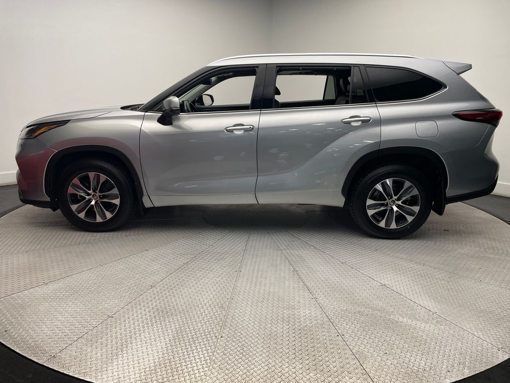 2021 Toyota Highlander XLE 8