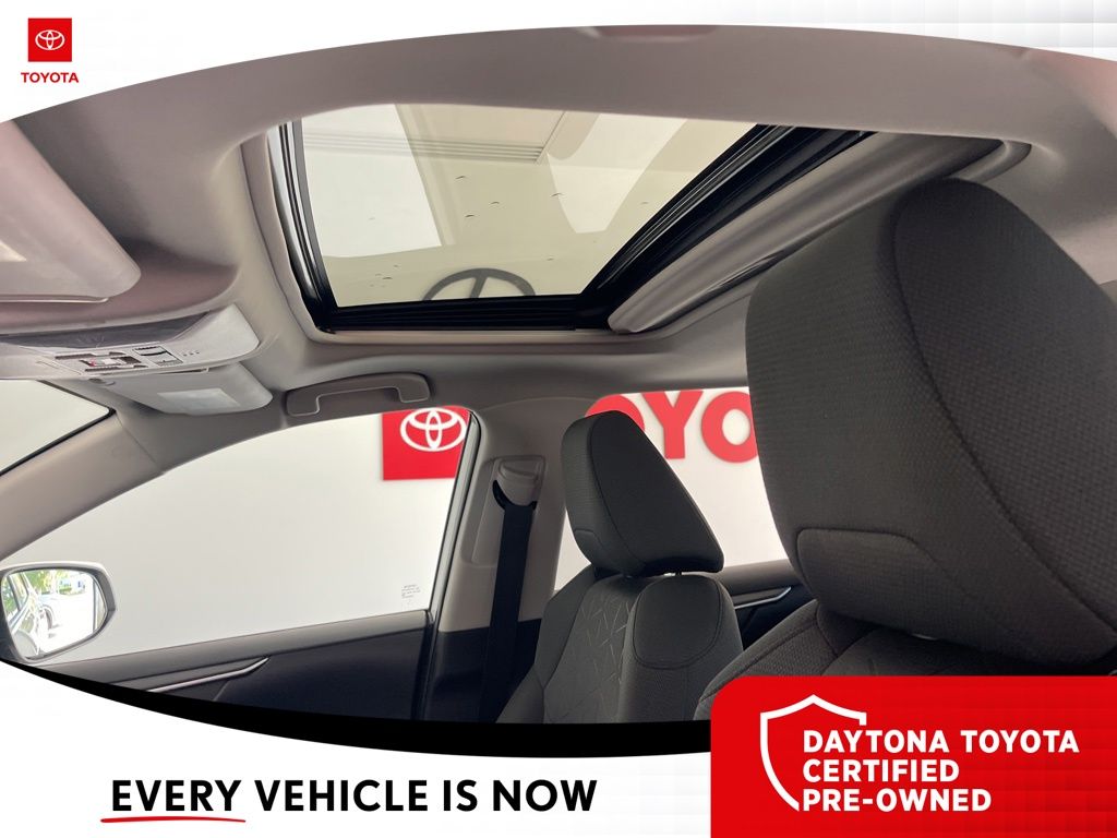 2022 Toyota RAV4 XLE - Photo 24