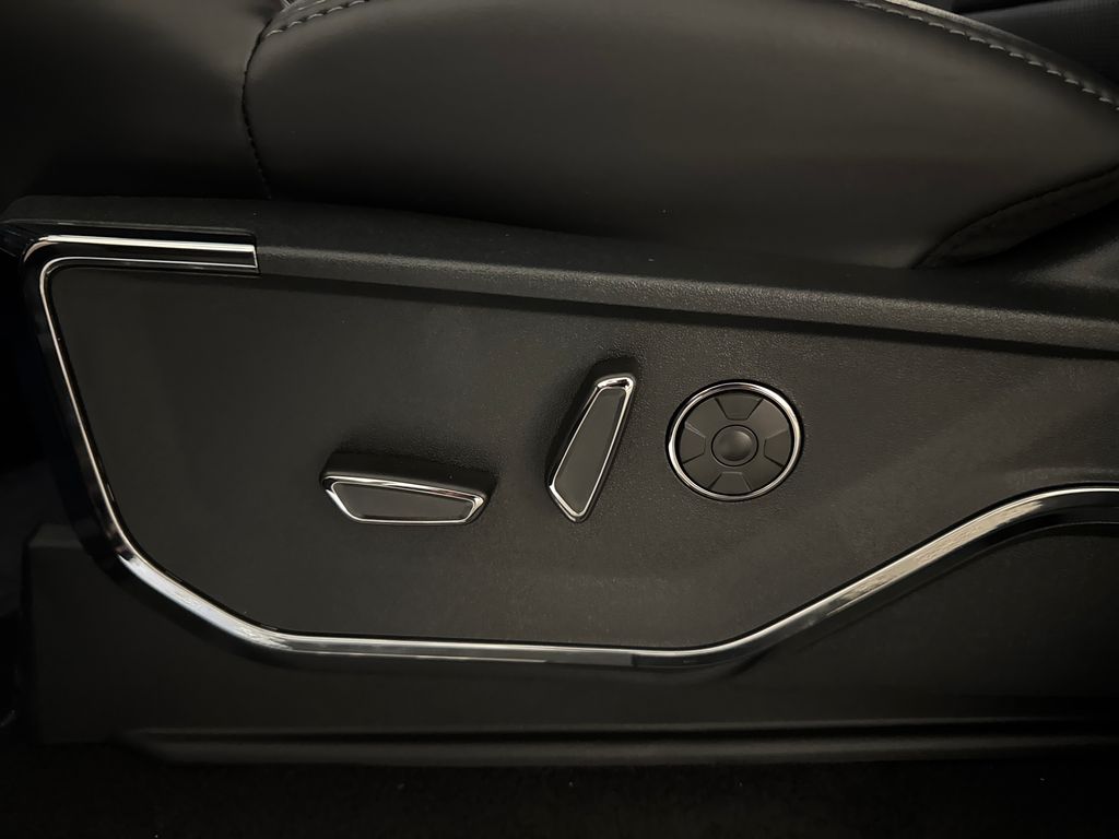 New 2026 Black Ford Platinum image 27
