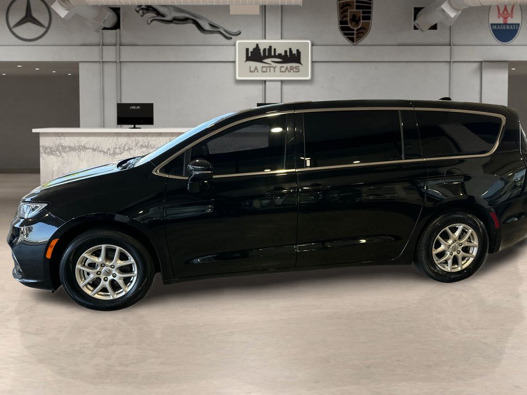 View vehicle photo 2