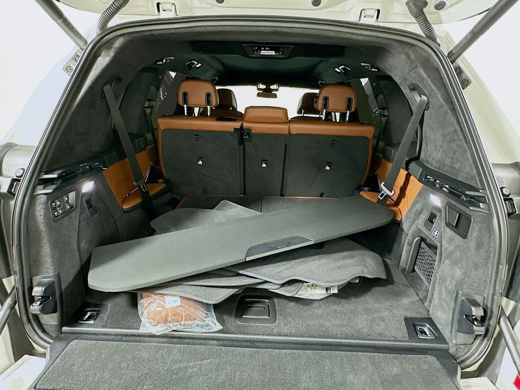 Thumbnail: 2025 BMW X7 - 27