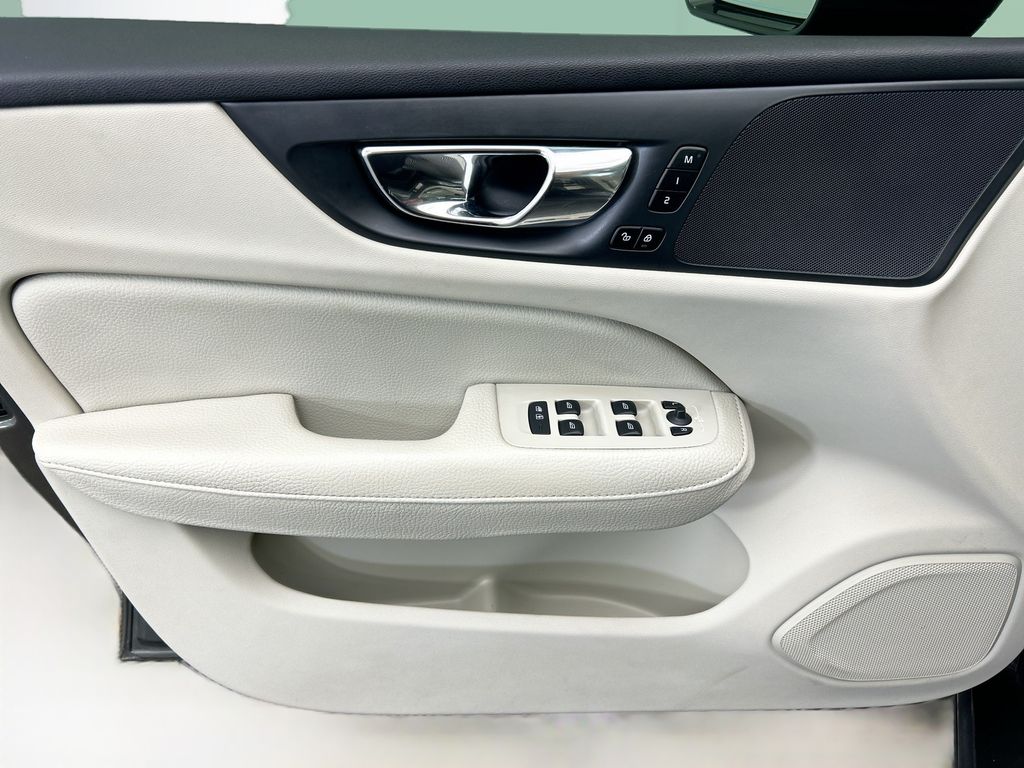 Thumbnail: 2020 Volvo S60 - 22