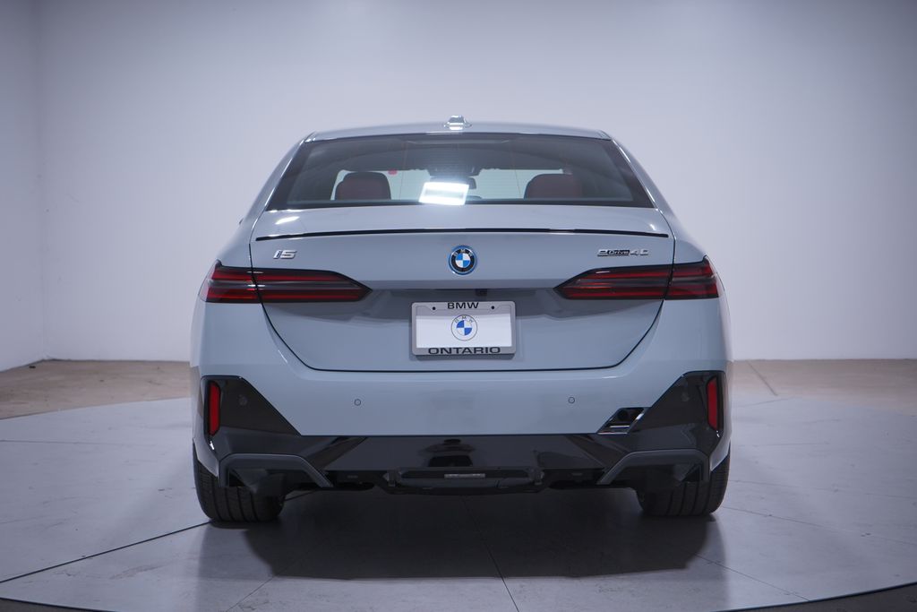 Thumbnail: 2026 BMW i5 - 5