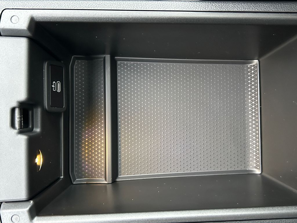 Thumbnail: 2025 BMW i4 - 29