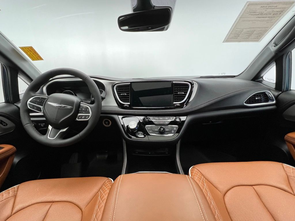 Thumbnail: 2024 Chrysler Pacifica - 16