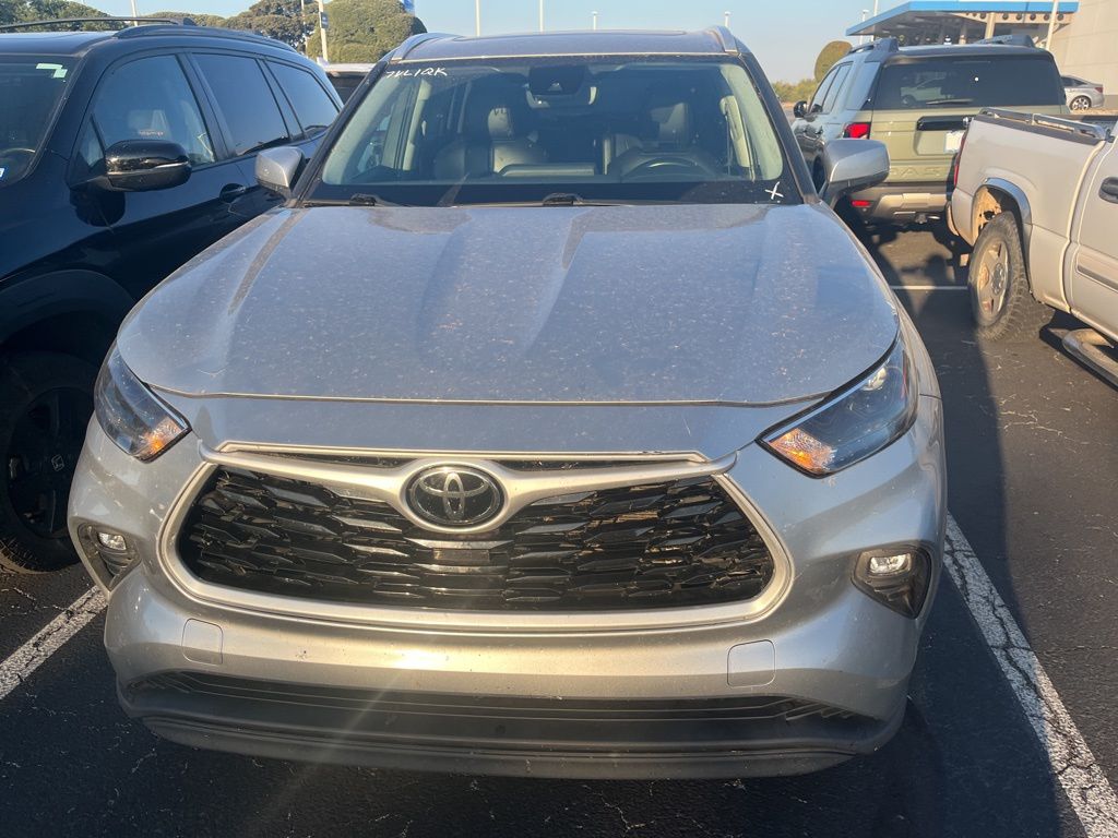 Thumbnail: 2022 Toyota Highlander - 2