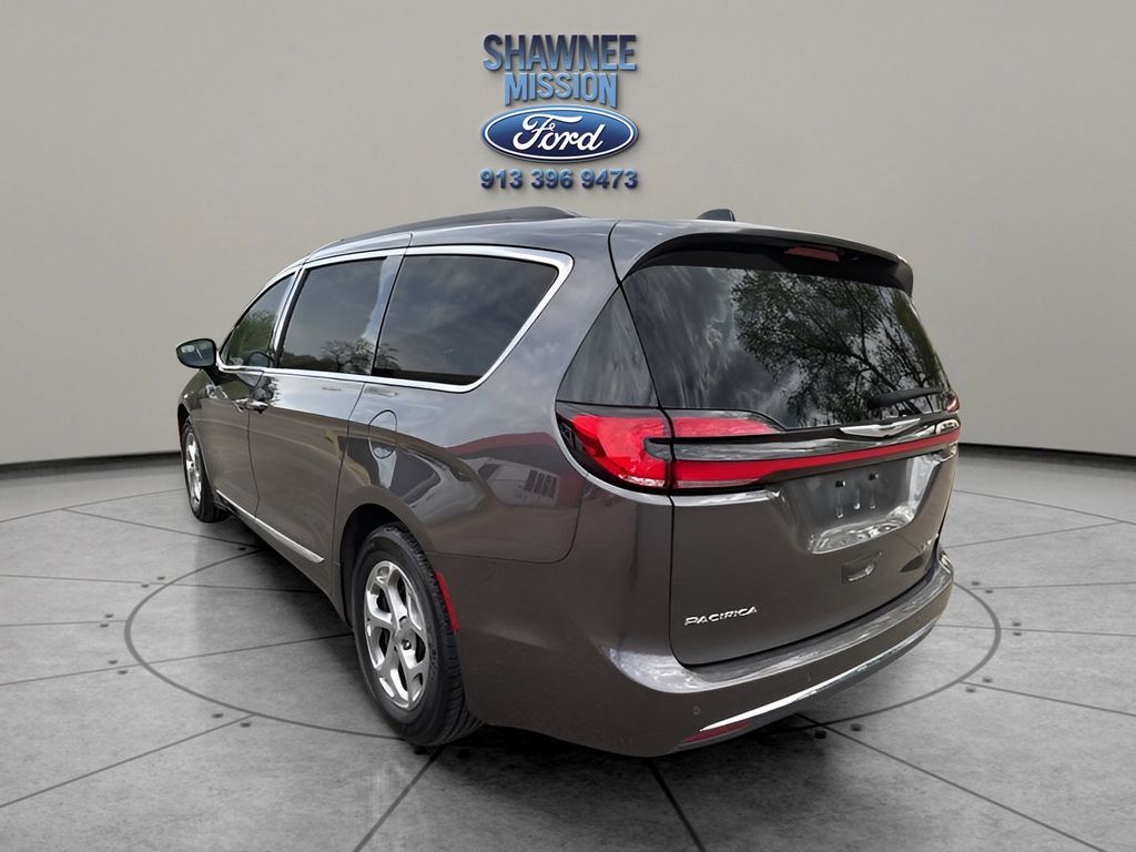 2023 Chrysler Pacifica Limited photo