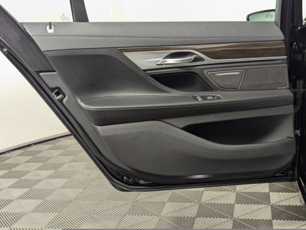 2022 BMW 7-Series 740i xDrive photo