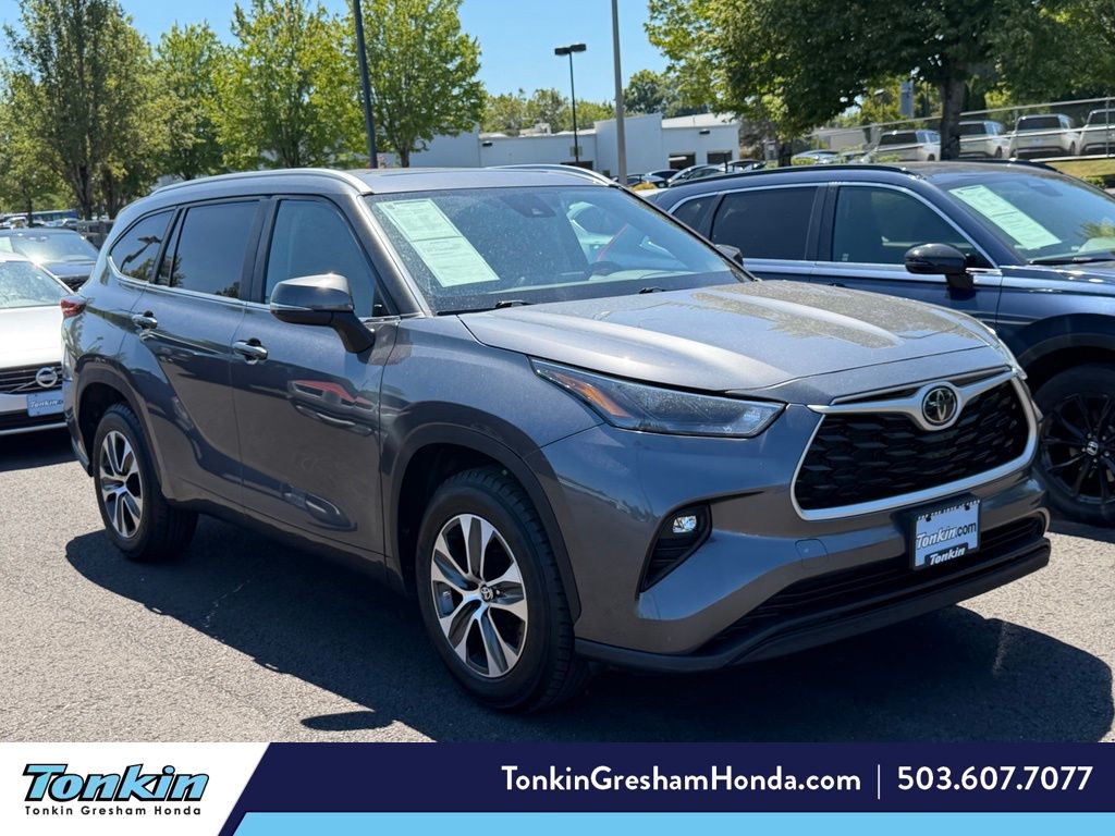 Magnetic Gray Metallic 2023 Toyota Highlander SUV / Crossover Front-Wheel Drive 8-Speed Automatic