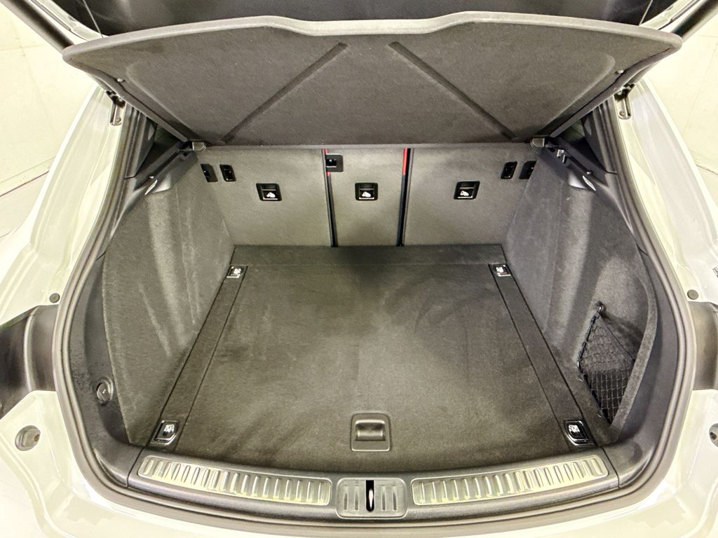 Thumbnail: 2026 Porsche Macan - 27