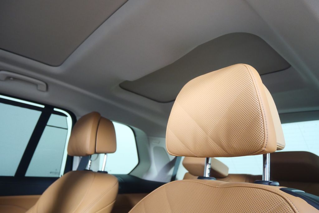 Thumbnail: 2024 BMW X7 - 16