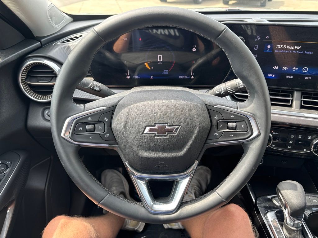 Used 2025 Chevrolet Trax SUV