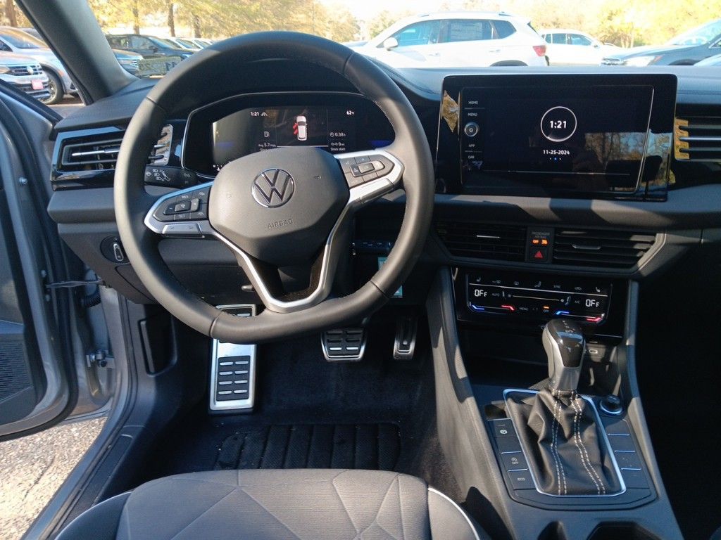 2025 Volkswagen Jetta 1.5T Sport 13