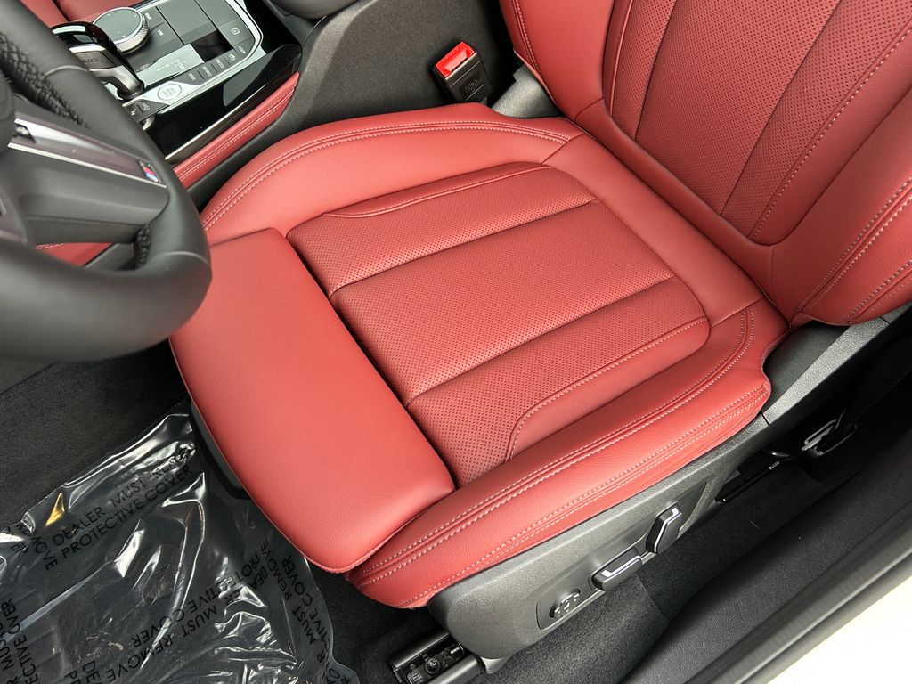 Thumbnail: 2025 BMW X4 - 15