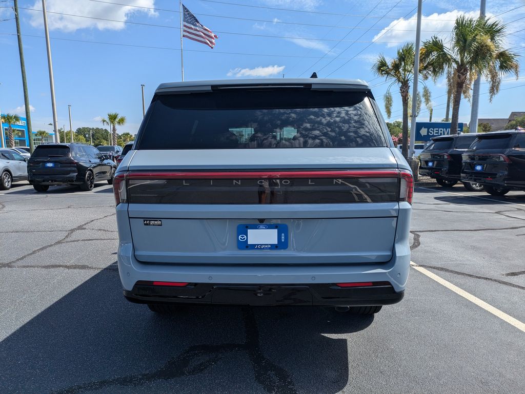 2027 Lincoln Navigator 