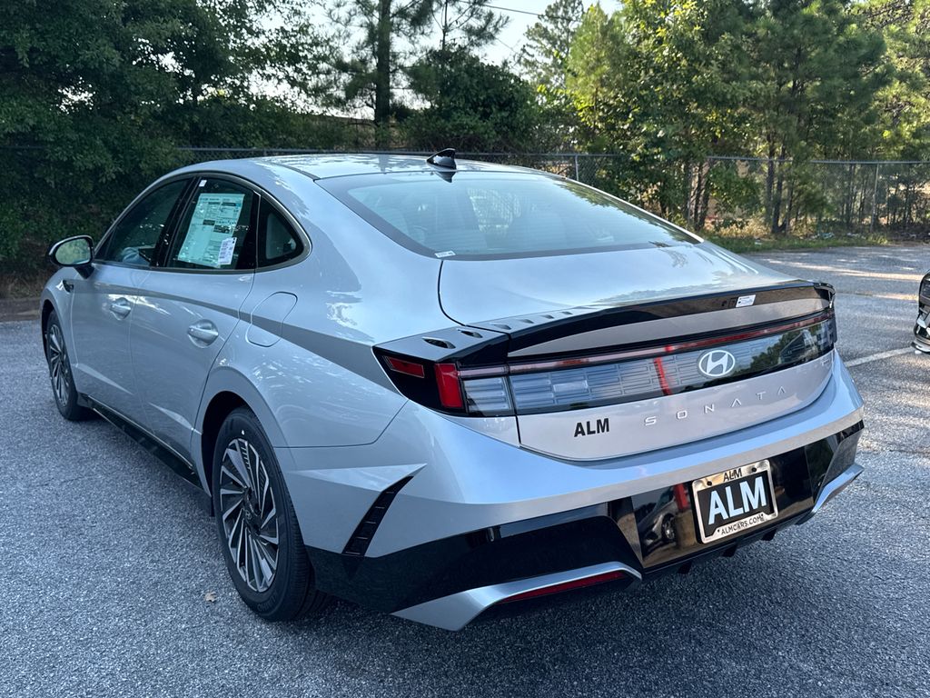 2025 Hyundai Sonata Hybrid SEL photo 3