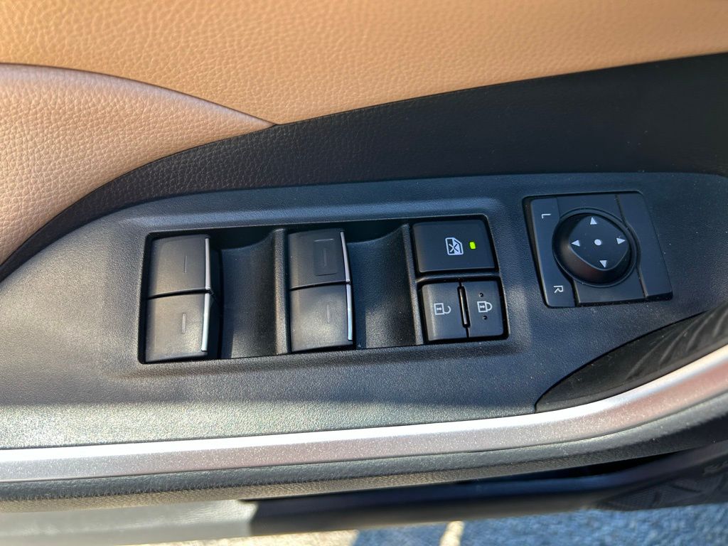 Thumbnail: 2024 Toyota RAV4 - 17