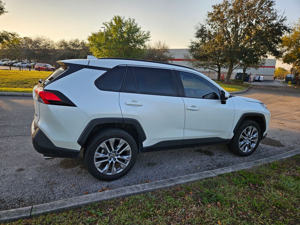 2022 Toyota RAV4 XLE Premium 5