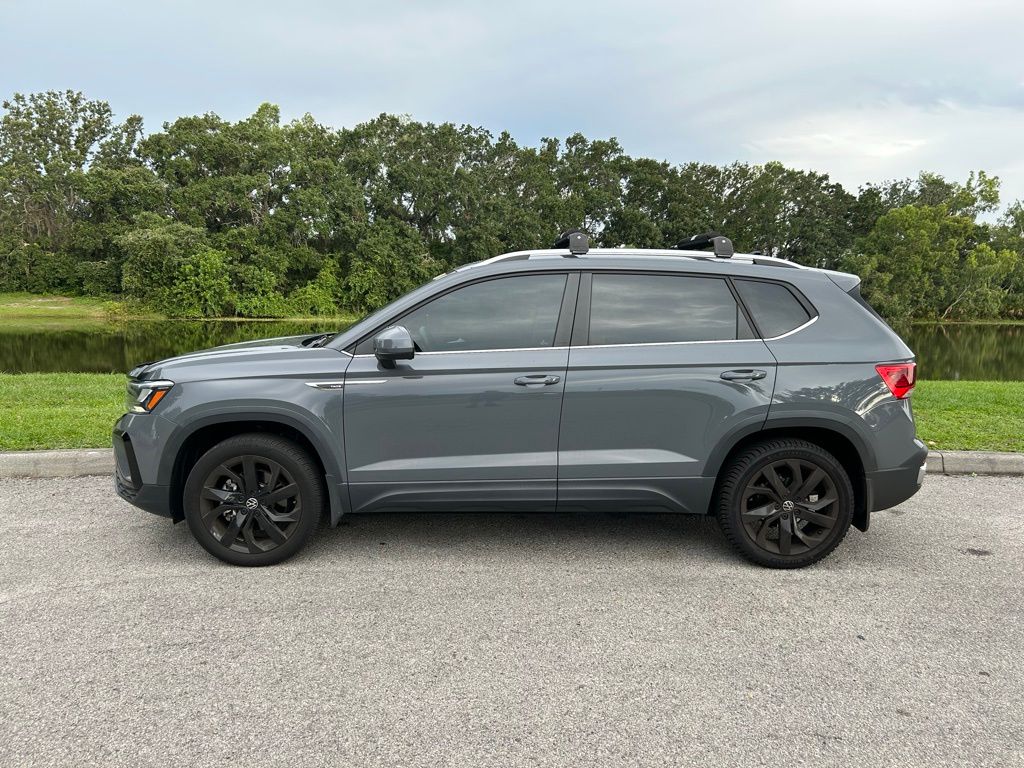 2022 Volkswagen Taos SE 2