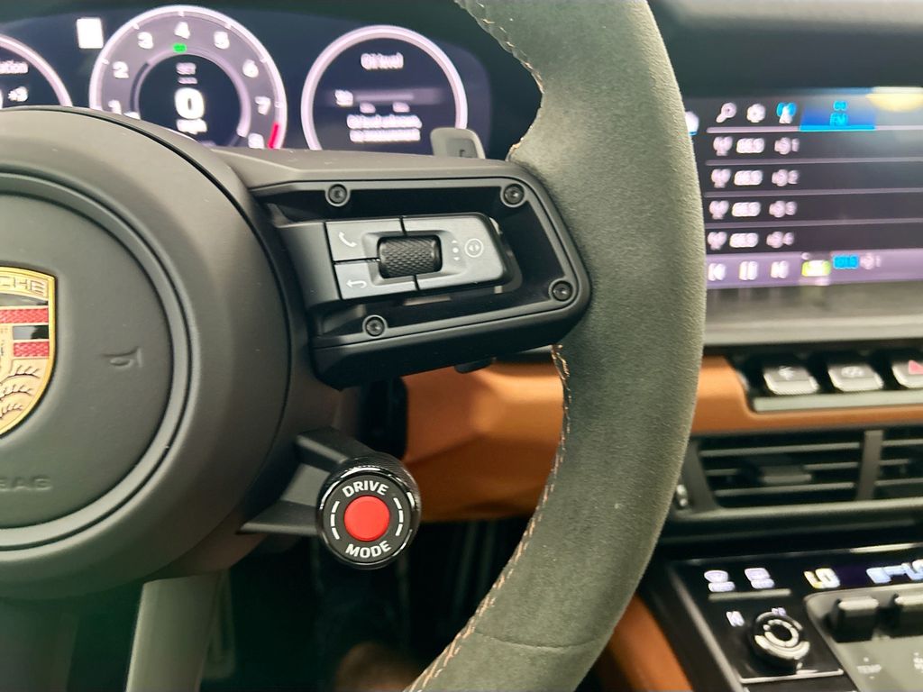 Thumbnail: 2026 Porsche 911 - 14