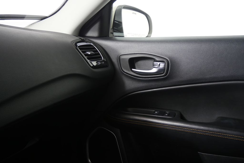 Thumbnail: 2018 Jeep Compass - 25