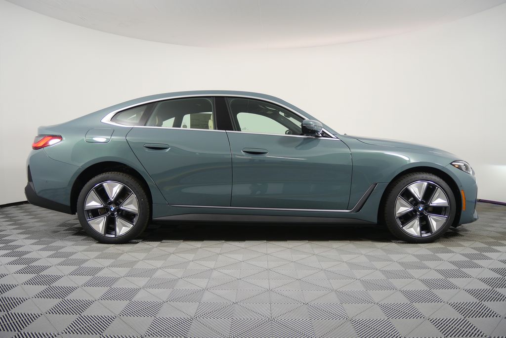 Thumbnail: 2025 BMW i4 - 2