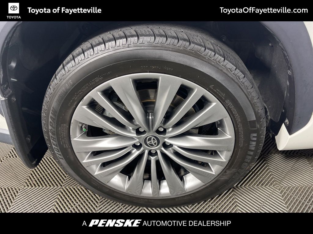 Thumbnail: 2021 Toyota Highlander - 16