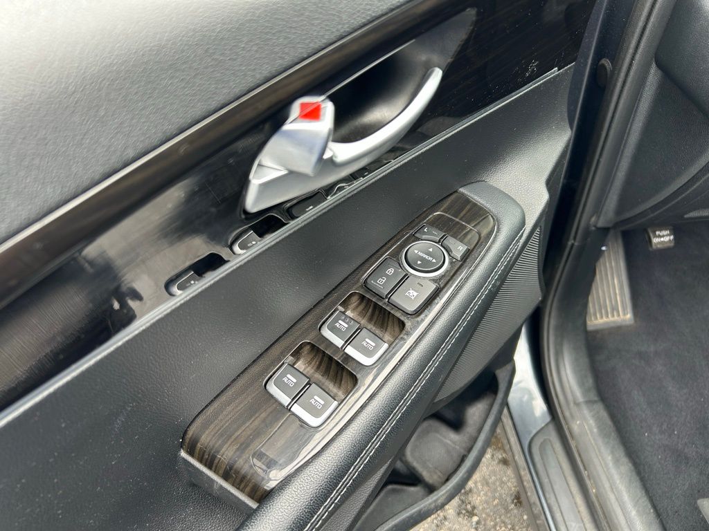 2020 Kia Sorento LX 26