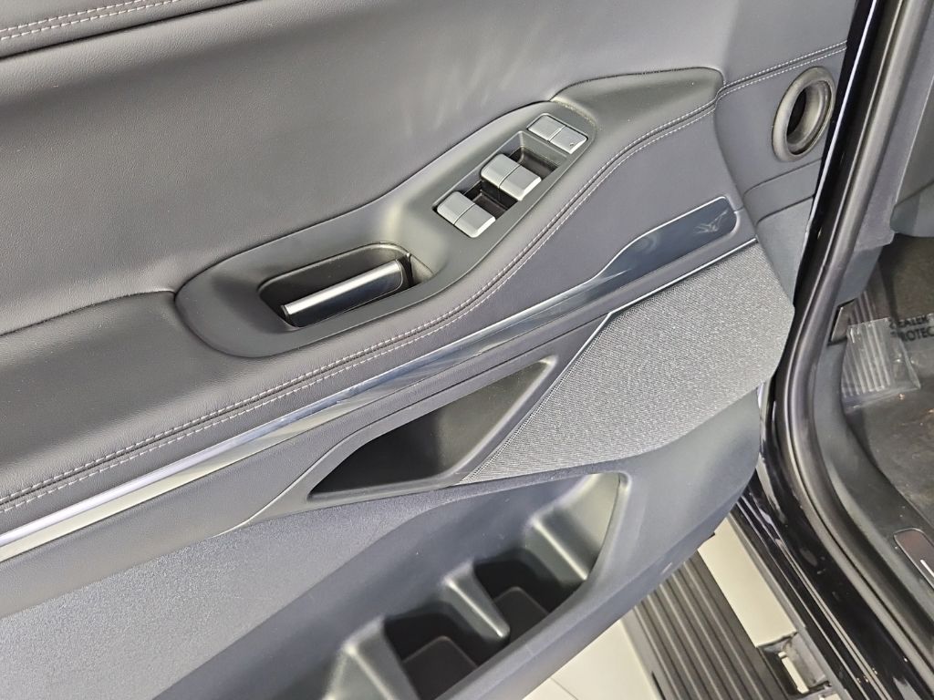 Thumbnail: 2025 Lincoln Navigator L - 12