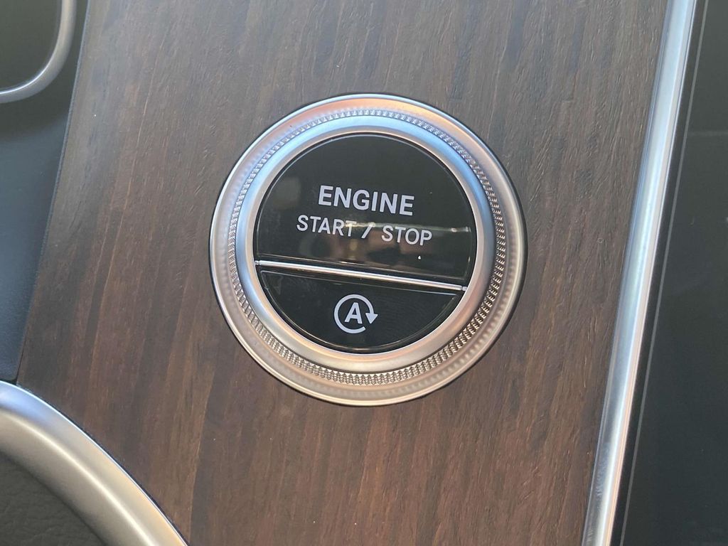 Thumbnail: 2025 Mercedes-Benz GLC - 30