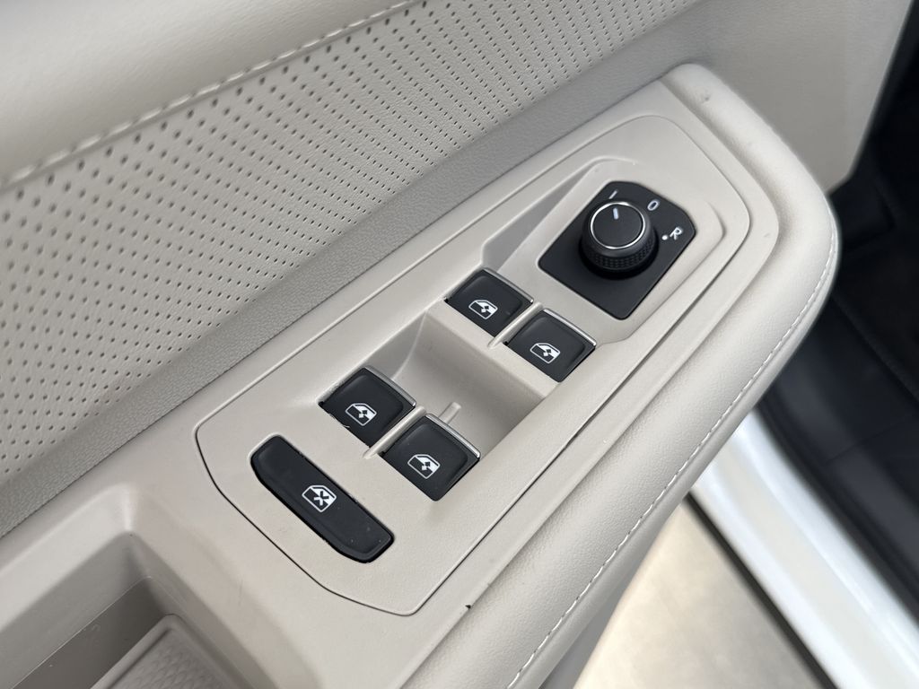 2026 Volkswagen Atlas 2.0T SE White at Bayshore Chrysler Jeep Dodge Ram